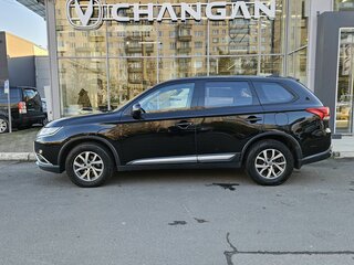 2017 Mitsubishi Outlander III Рестайлинг 2, чёрный, 1689000 рублей, вид 3
