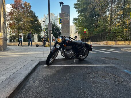 2023 Royal Enfield Classic 350, зелёный, 375000 рублей, вид 1