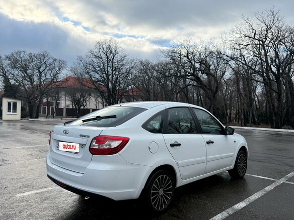 2017 Lada (ВАЗ) Granta I, белый, 550000 рублей - вид 4