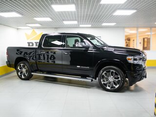 2022 Ram 1500 Crew Cab V, чёрный, 8499000 рублей, вид 3