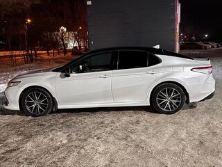 2021 Toyota Camry VIII (XV70) Рестайлинг, белый, 2900000 рублей, вид 4