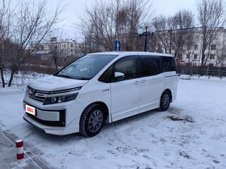 2014 Toyota Voxy III (R80), белый, 1850000 рублей, вид 1
