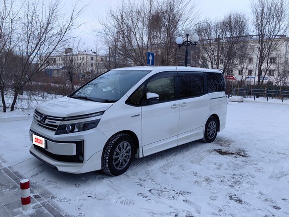 2014 Toyota Voxy III (R80), белый, 1850000 рублей