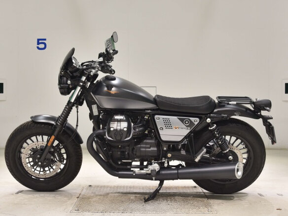 2023 Moto Guzzi V 9, чёрный, 810000 рублей - вид 2