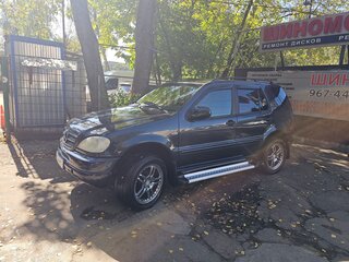 1998 Mercedes-Benz M-Класс 320 I (W163), синий, 515000 рублей, вид 4