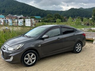 2013 Hyundai Solaris I, чёрный, 585000 рублей, вид 3