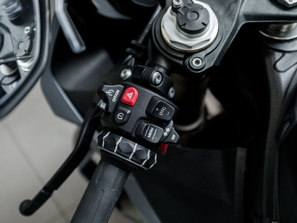 2025 BMW S 1000 RR, серебристый, 2650000 рублей - вид 5