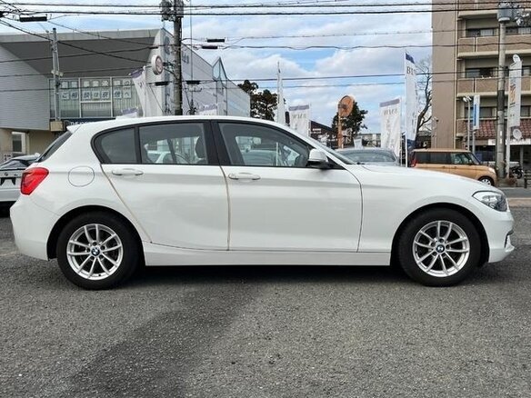 2016 BMW 1 серии 118i II (F20/F21) Рестайлинг, белый, 1080000 рублей - вид 3