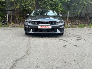 2024 Kia K5 III Рестайлинг, серый, 3300000 рублей, вид 1
