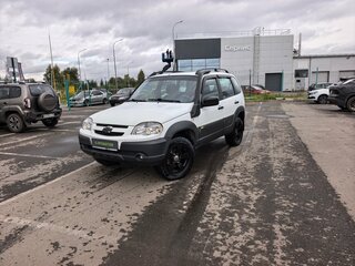 2016 Chevrolet Niva I Рестайлинг, белый, 692000 рублей, вид 1