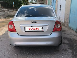 2010 Ford Focus II Рестайлинг, серебристый, 810000 рублей, вид 3
