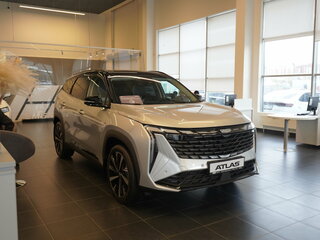 2026 Geely Atlas II, серебристый, 4229990 рублей, вид 3
