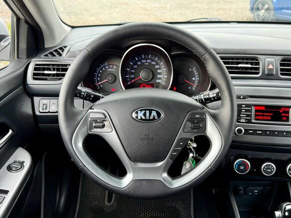 2015 Kia Rio III Рестайлинг, серебристый, 1099000 рублей - вид 18