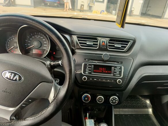 2015 Kia Rio III, серебристый, 500000 рублей - вид 6