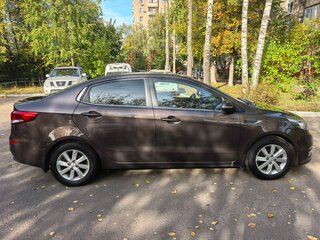 2016 Kia Rio III Рестайлинг, коричневый, 1100000 рублей, вид 4