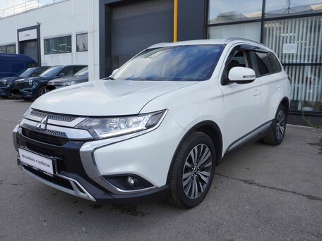 2021 Mitsubishi Outlander III Рестайлинг 3, белый, 2125000 рублей, вид 1