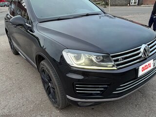 2017 Volkswagen Touareg II Рестайлинг, чёрный, 3500000 рублей, вид 3