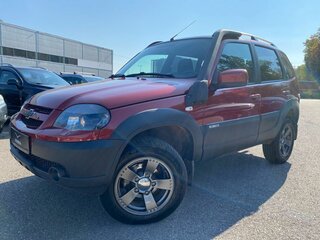 2017 Chevrolet Niva I Рестайлинг, красный, 750000 рублей, вид 1