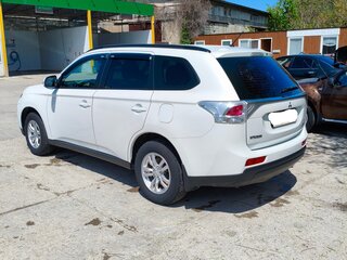 2013 Mitsubishi Outlander III, белый, 1600000 рублей, вид 5