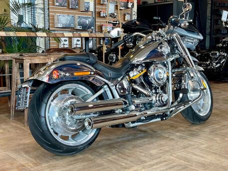 2025 Harley-Davidson Fat Boy, серый, 5000000 рублей, вид 5