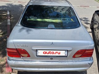 1997 Mercedes-Benz E-Класс 320 II (W210, S210), серебристый, 487500 рублей, вид 2