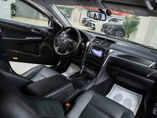 2015 Toyota Camry VII (XV50) Рестайлинг, чёрный, 1590000 рублей, вид 5