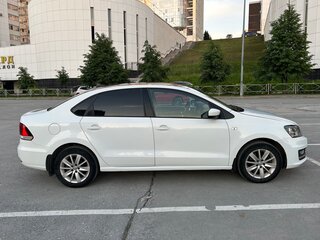 2018 Volkswagen Polo V Рестайлинг, белый, 999999 рублей, вид 4