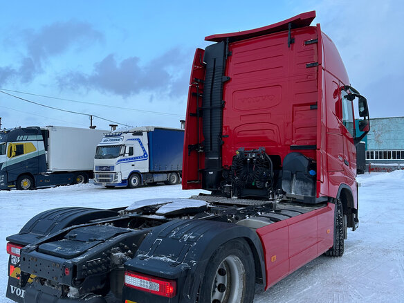 2017 Volvo FH, красный, 8800000 рублей - вид 6