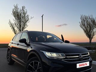 2021 Volkswagen Tiguan II Рестайлинг, чёрный, 2875000 рублей, вид 1