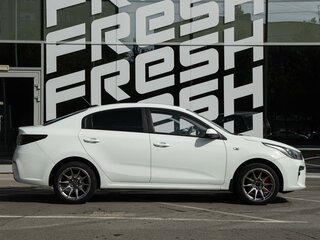 2020 Kia Rio IV, белый, 1146700 рублей, вид 5