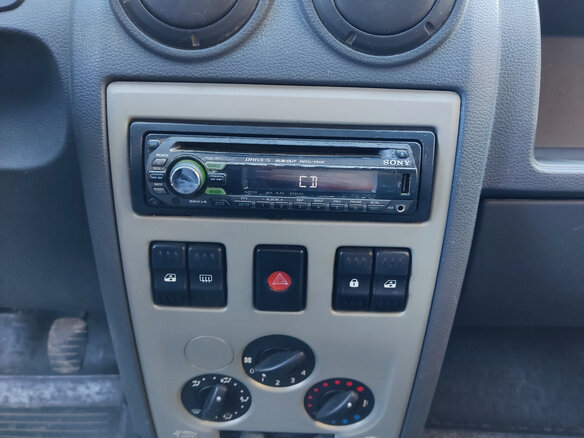 2009 Renault Logan I, серый, 260000 рублей - вид 11
