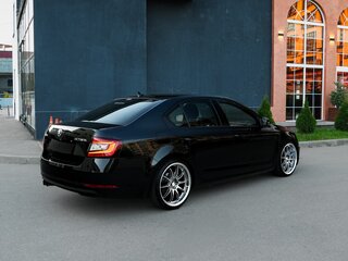 2018 Skoda Octavia III (A7) Рестайлинг, чёрный, 1675000 рублей, вид 3