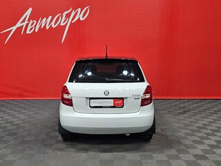 2012 Skoda Fabia II Рестайлинг, белый, 610000 рублей, вид 4