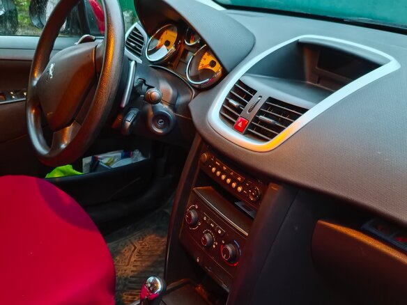2009 Peugeot 207 I Рестайлинг, красный, 570000 рублей - вид 3