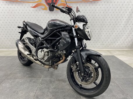 2015 Suzuki SFV 400 Gladius, чёрный, 339000 рублей, вид 3