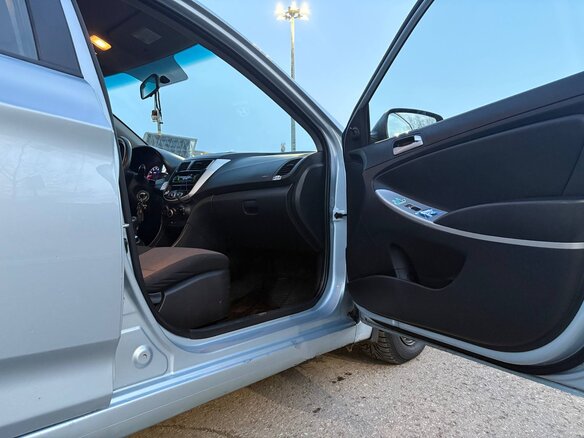 2013 Hyundai Solaris I, серый, 540000 рублей - вид 8