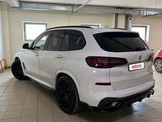 2020 BMW X5 40i IV (G05/G18), белый, 7200000 рублей, вид 4