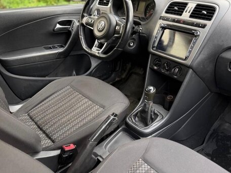 2015 Volkswagen Polo V Рестайлинг, бежевый, 599900 рублей, вид 5