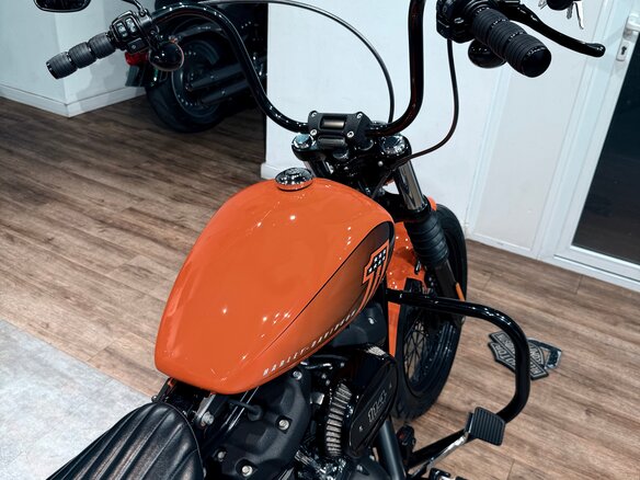 2021 Harley-Davidson Street Bob, оранжевый, 1699000 рублей - вид 14