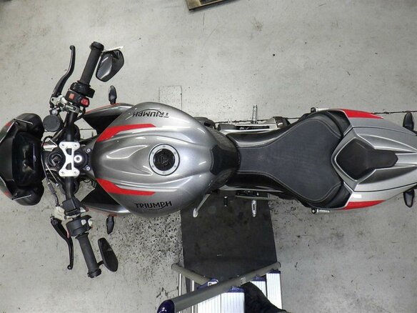 2019 Triumph Street Triple, серый, 880000 рублей - вид 9