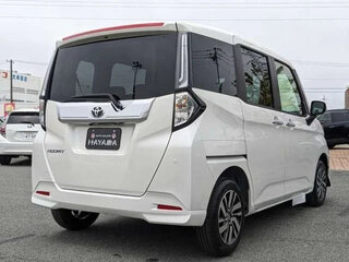 2023 Toyota Roomy I Рестайлинг, белый, 800000 рублей, вид 4