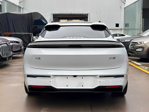 2026 Zeekr 007 GT 103 kWh, белый, 7580000 рублей - вид 1