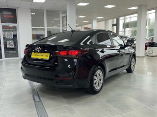 2017 Hyundai Solaris II, чёрный, 1279000 рублей, вид 4