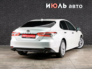 2019 Toyota Camry VIII (XV70), белый, 3120000 рублей, вид 4
