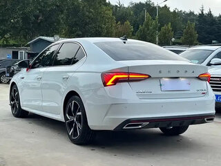 2022 Skoda Octavia IV (A8), белый, 2170000 рублей, вид 3