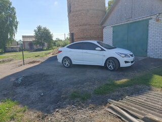 2016 Hyundai Solaris I Рестайлинг, белый, 800000 рублей, вид 3