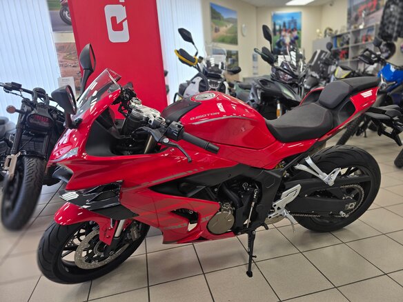 2026 QJMotor SRK 800 RR, красный, 859000 рублей
