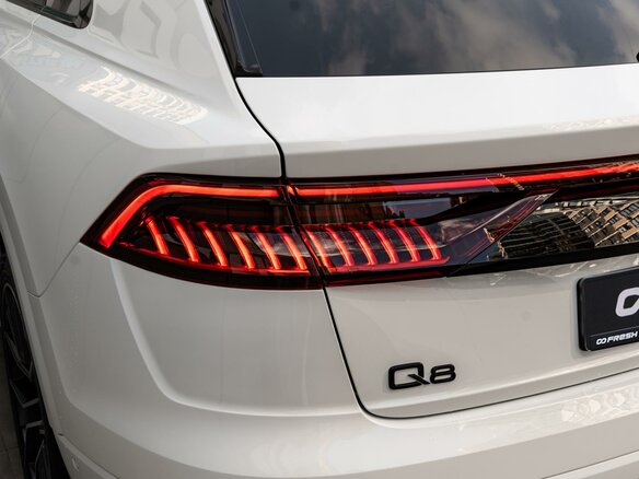 2021 Audi Q8 55 TFSI I (4M), белый, 9750000 рублей - вид 8