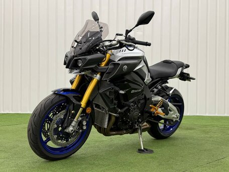 2017 Yamaha MT-10SP, серебристый, 1399000 рублей, вид 3
