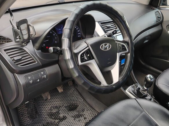 2013 Hyundai Solaris I, серый, 820000 рублей - вид 10